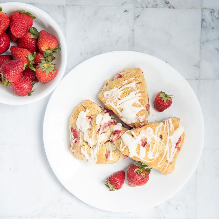 Mommy & Me: Fresh Strawberry Scones